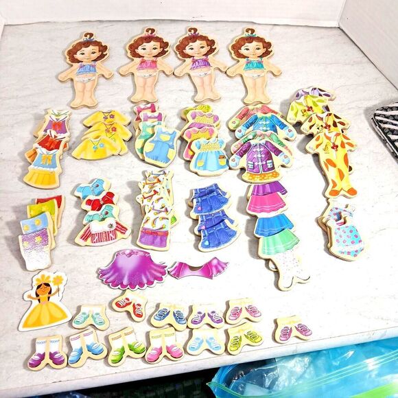 T.S. Shure Wooden Doll Quadruplets with 61 Pieces of Dress up Doll Clothes 2016. - Picture 10 of 11